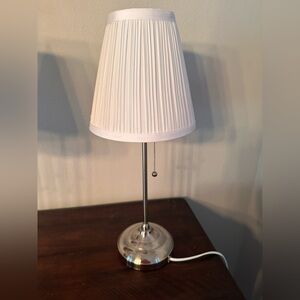 IKEA ÅRSTID
Table lamp, nickel plated/white